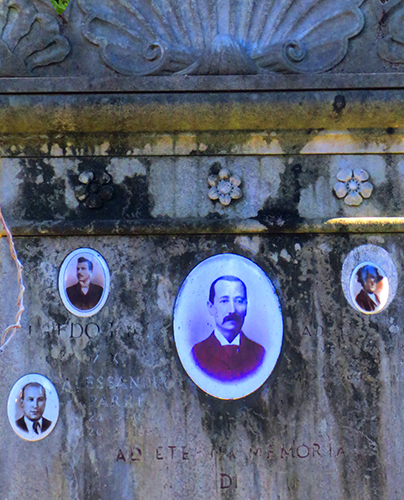 Verano Graveyard Foto