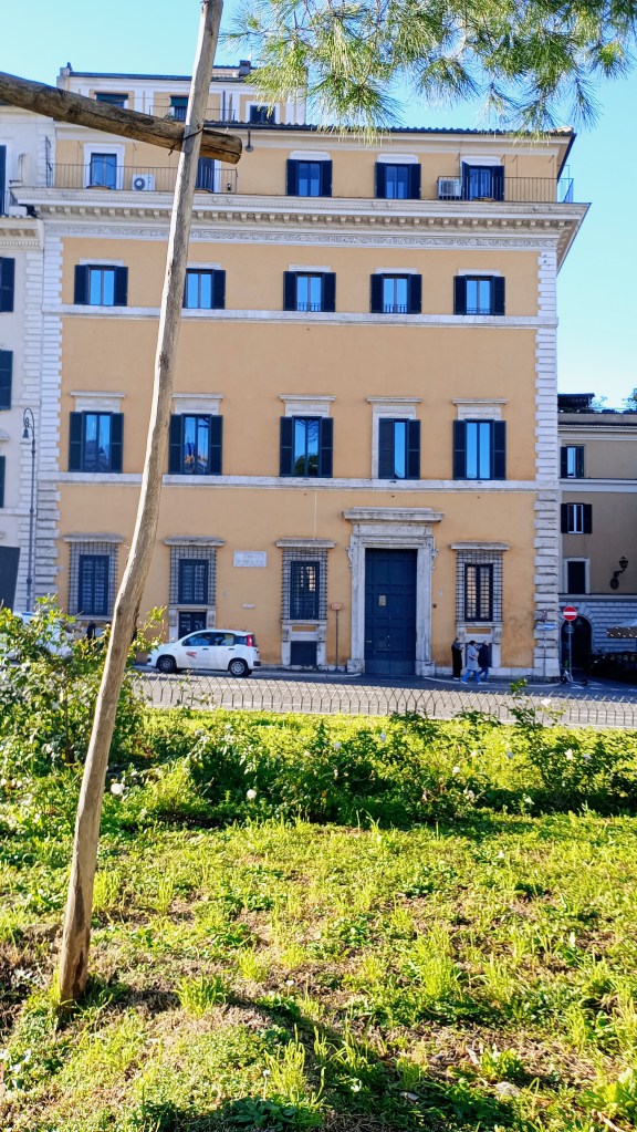 foto of a building, the Palazzo Pecci-Blunt