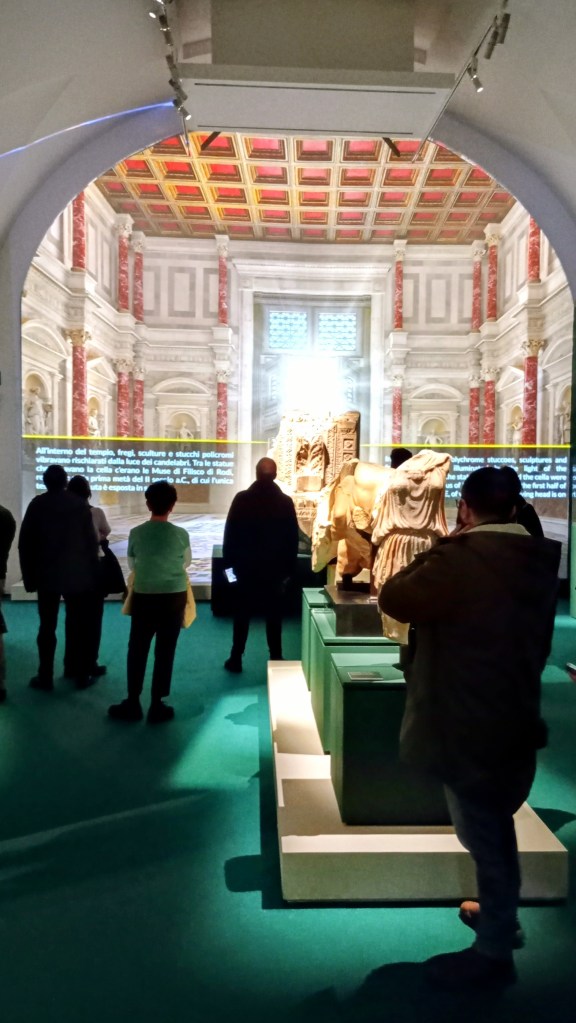 statues with slide show