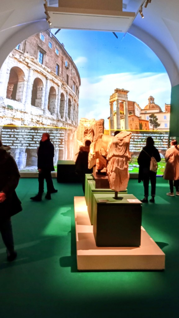 statues with slide show