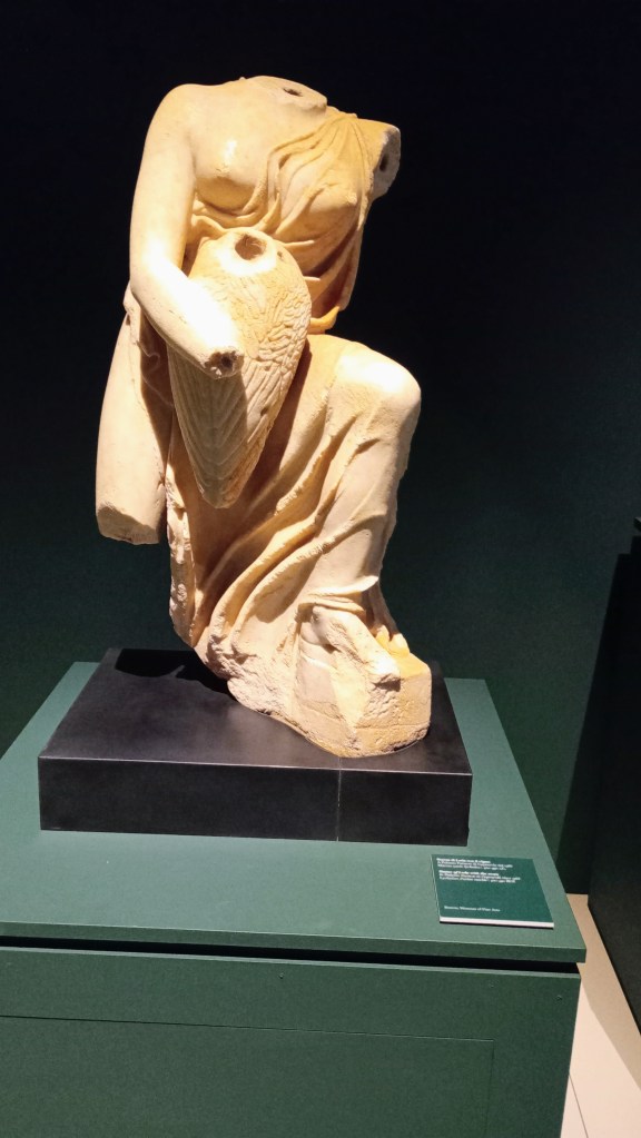 statues with slide show