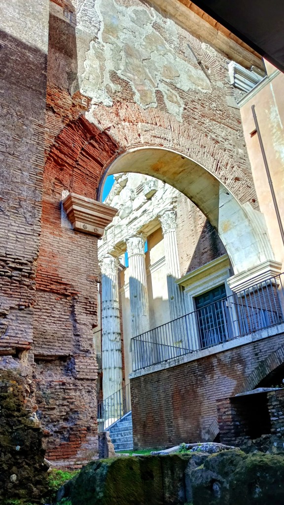 photo of the arch of Portico d' Ottaviana