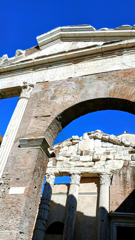 photo of the arch of Portico d' Ottaviana